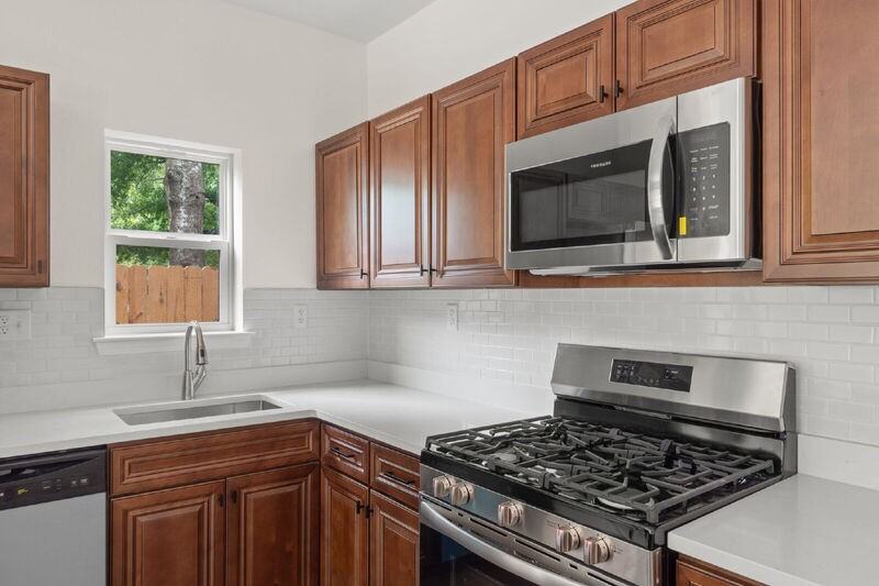751 Amos St #B - Photo 6 of 23