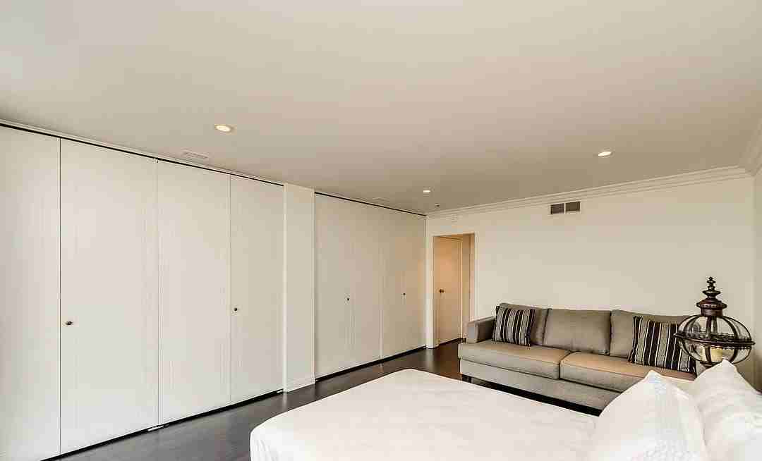 100 S Doheny Dr - Photo 3 of 7