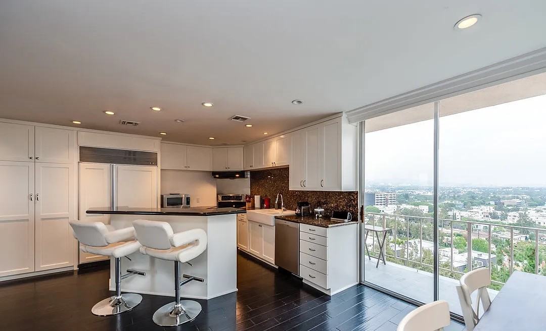 100 S Doheny Dr - Photo 5 of 7
