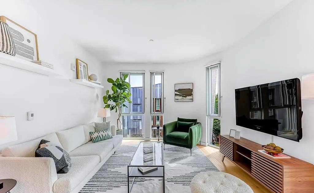 388 Fulton St - Photo 4 of 10