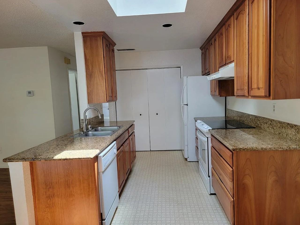 141 Peach Ter - Photo 2 of 3