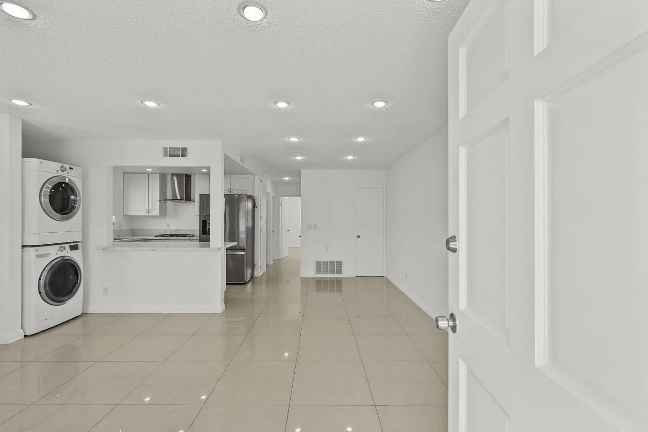 28121 Robin Ave - Photo 3 of 3
