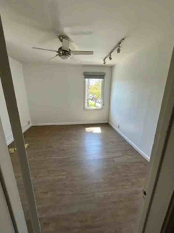 1423 Cloverfield Blvd - Photo 2 of 3