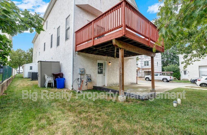 364 Prospect Ave - Photo 7 of 50