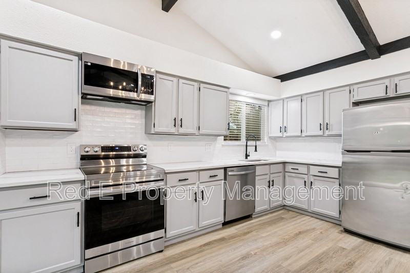 5210 Galacino St - Photo 4 of 25
