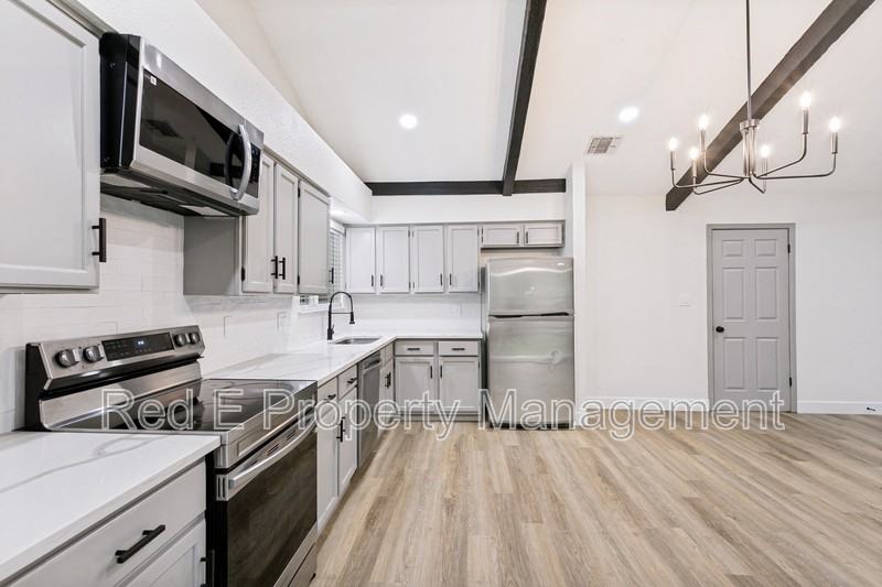 5210 Galacino St - Photo 7 of 25