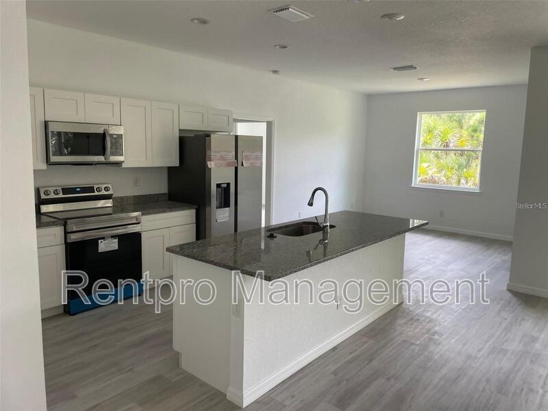 2805 Wells Ave - Photo 2 of 9