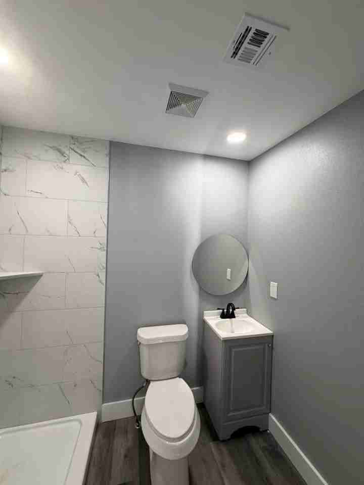 209 N Xenophon Ave #B - Photo 2 of 11