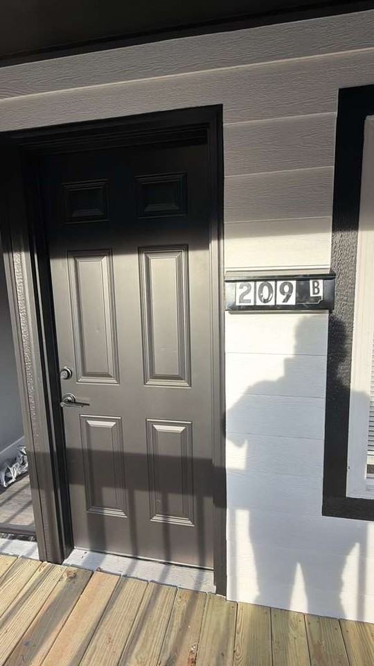 209 N Xenophon Ave #B - Photo 3 of 11