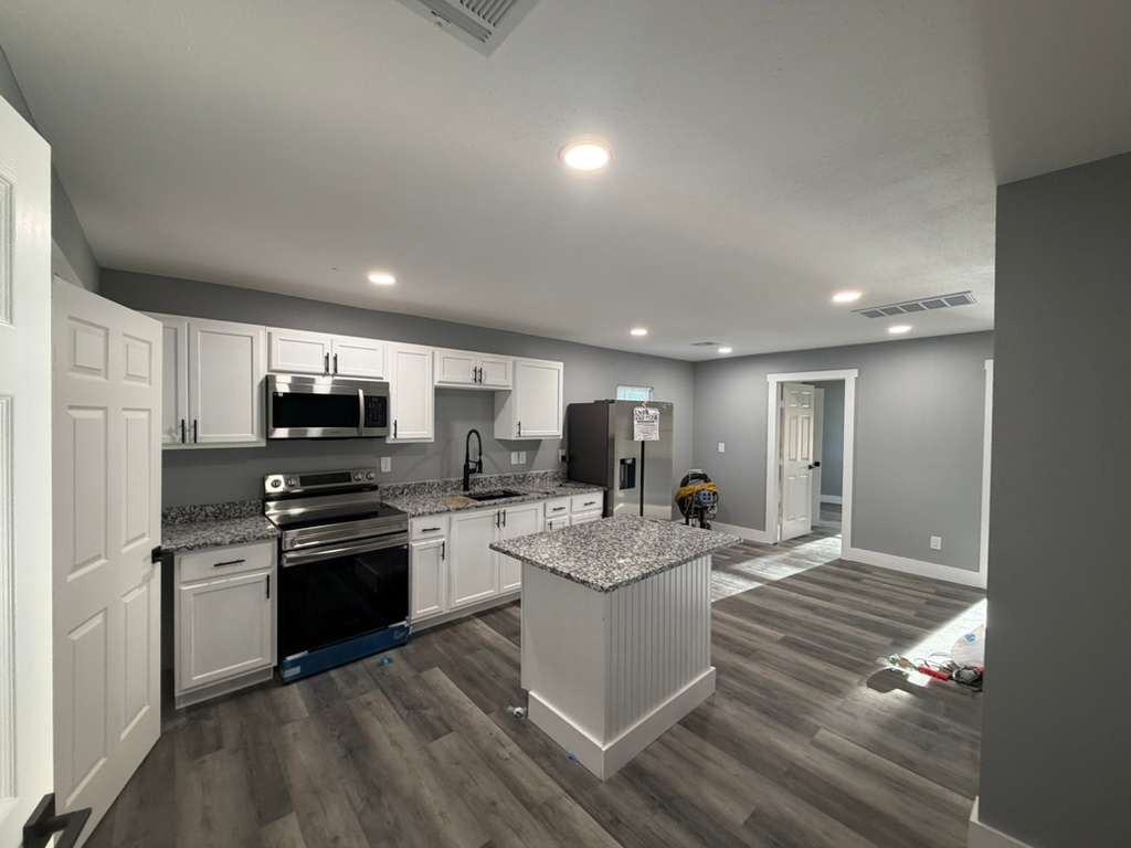 209 N Xenophon Ave #B - Photo 4 of 11