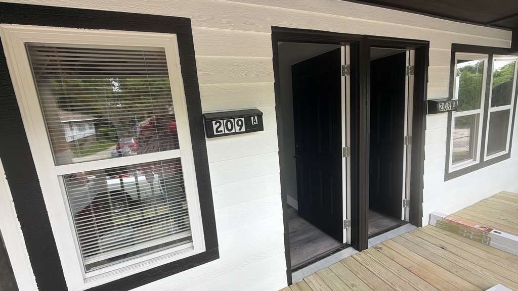 209 N Xenophon Ave #A - Photo 6 of 9