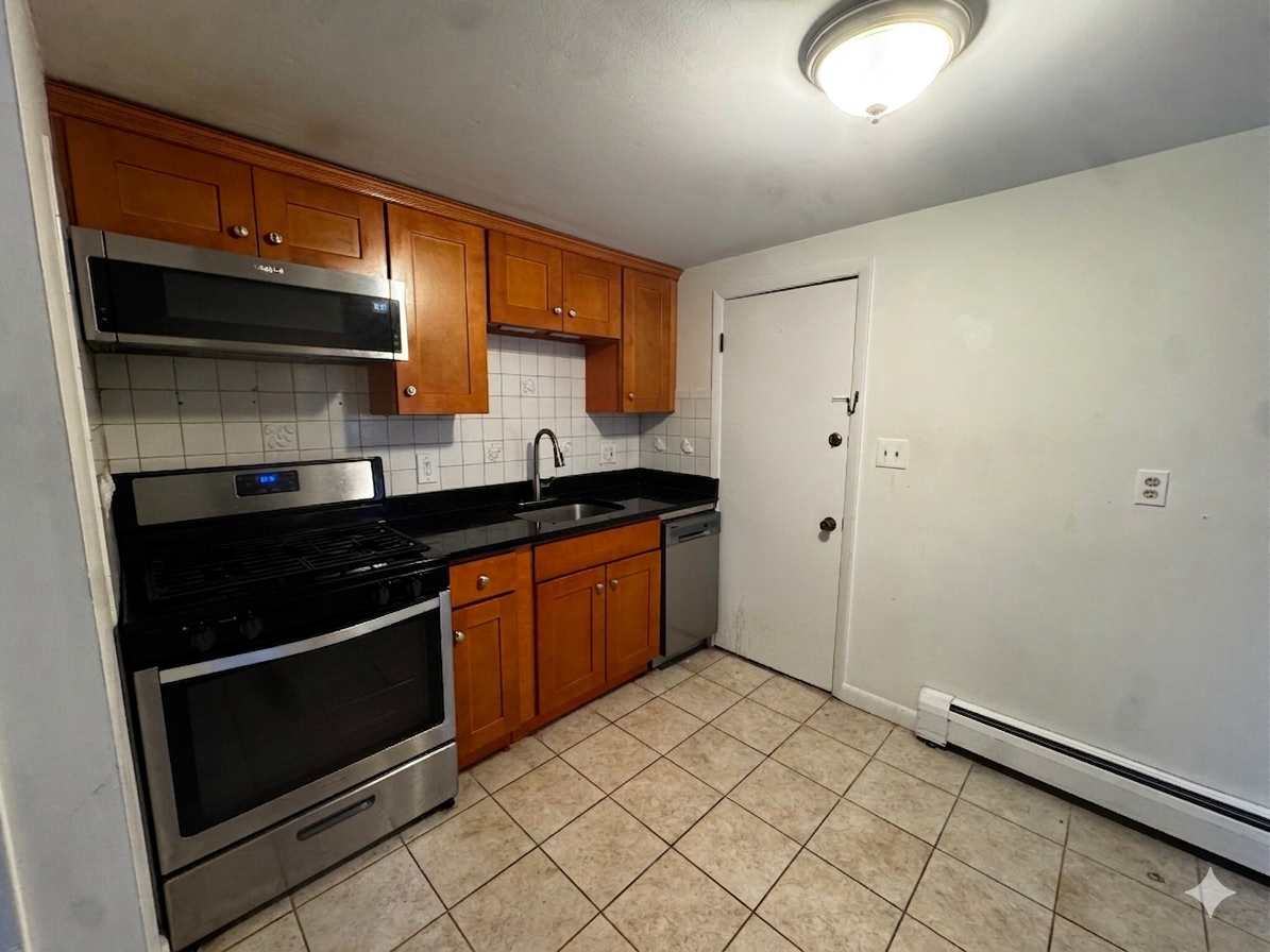 87R Madison St #2R - Photo 5 of 8