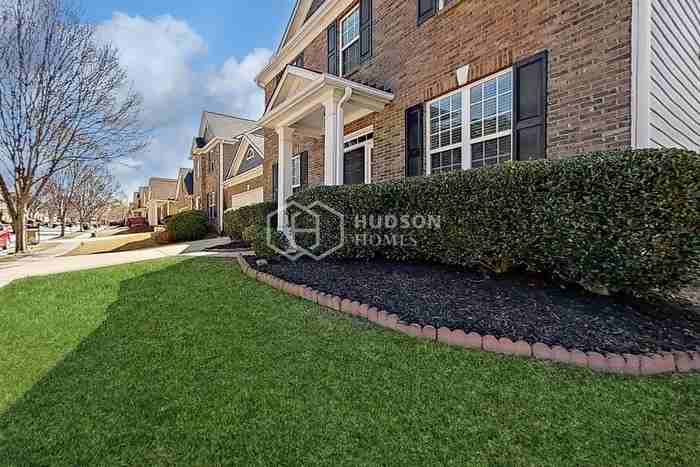 3221 Montauk Hill Dr - Photo 3 of 44