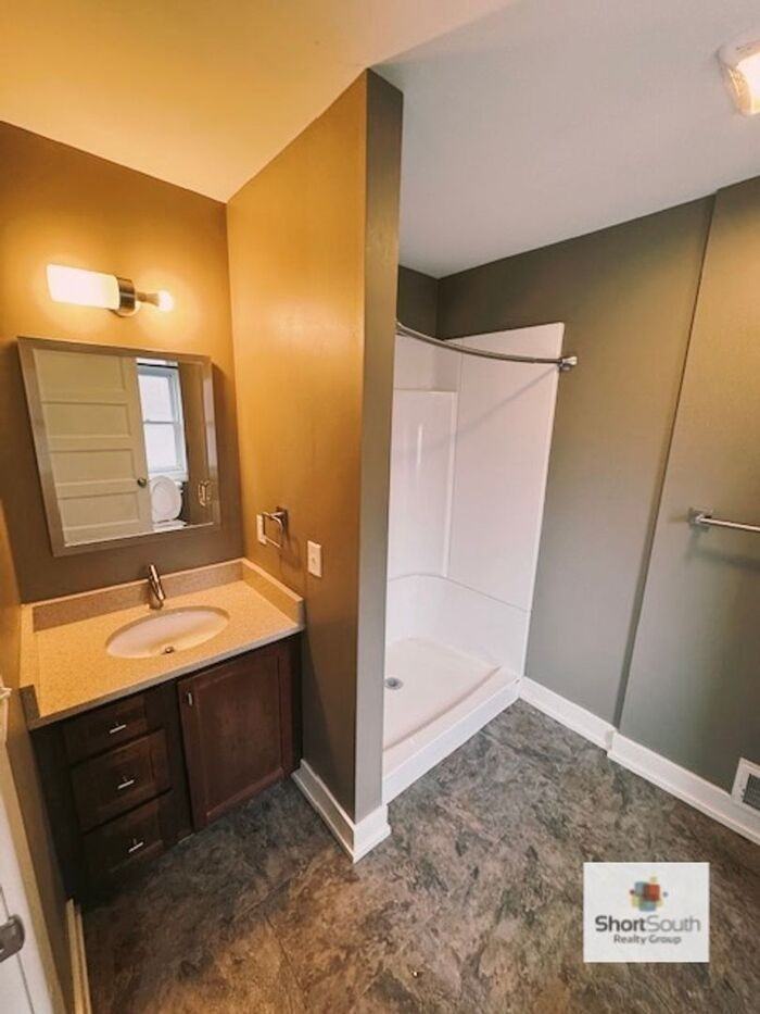 701 Fairview Ave Ne #1 - Photo 5 of 9