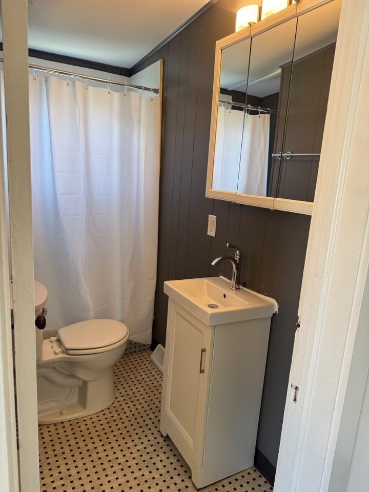 6413 Winnequah Rd - Photo 4 of 11