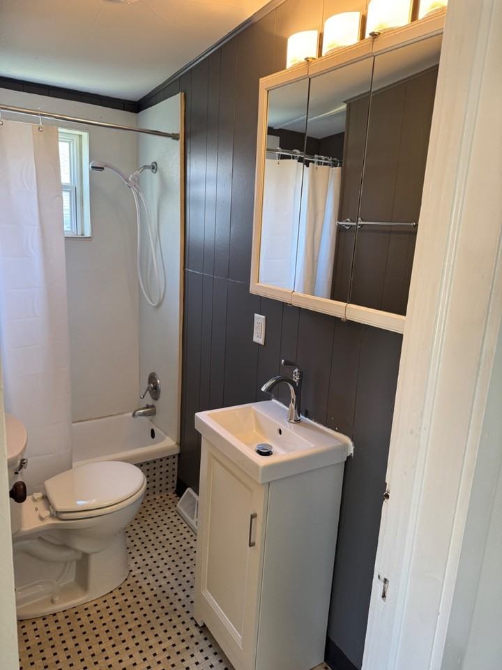 6413 Winnequah Rd - Photo 5 of 11