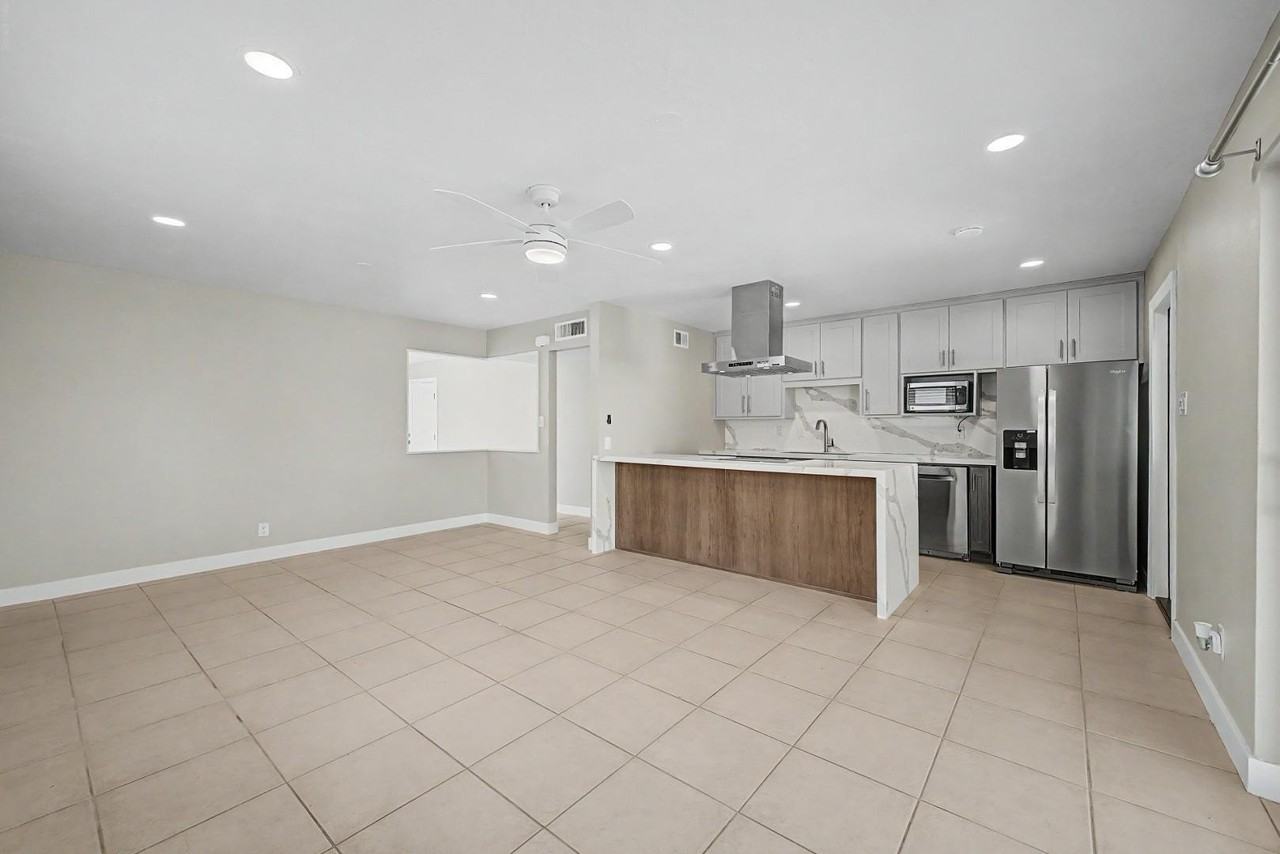 8730 E Rancho Vista Dr - Photo 7 of 27
