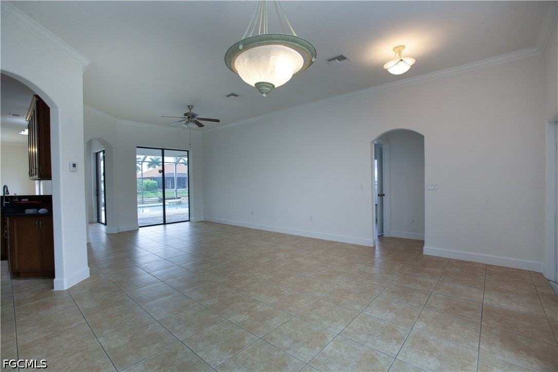 2110 Sw 38th Ter - Photo 2 of 30