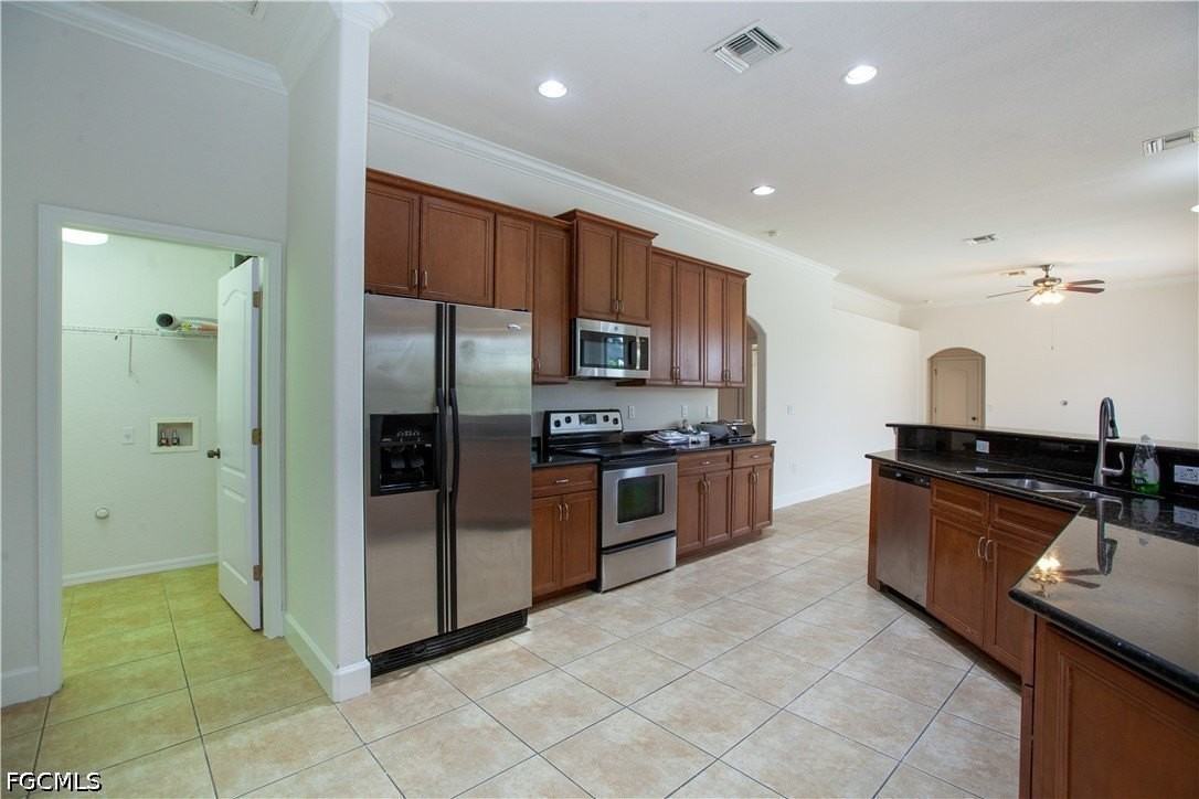2110 Sw 38th Ter - Photo 5 of 30