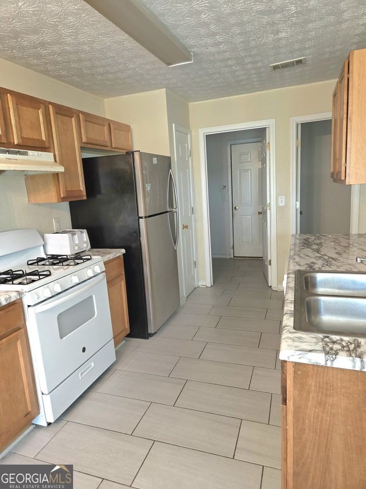 557 Shadow Valley Ct - Photo 3 of 3