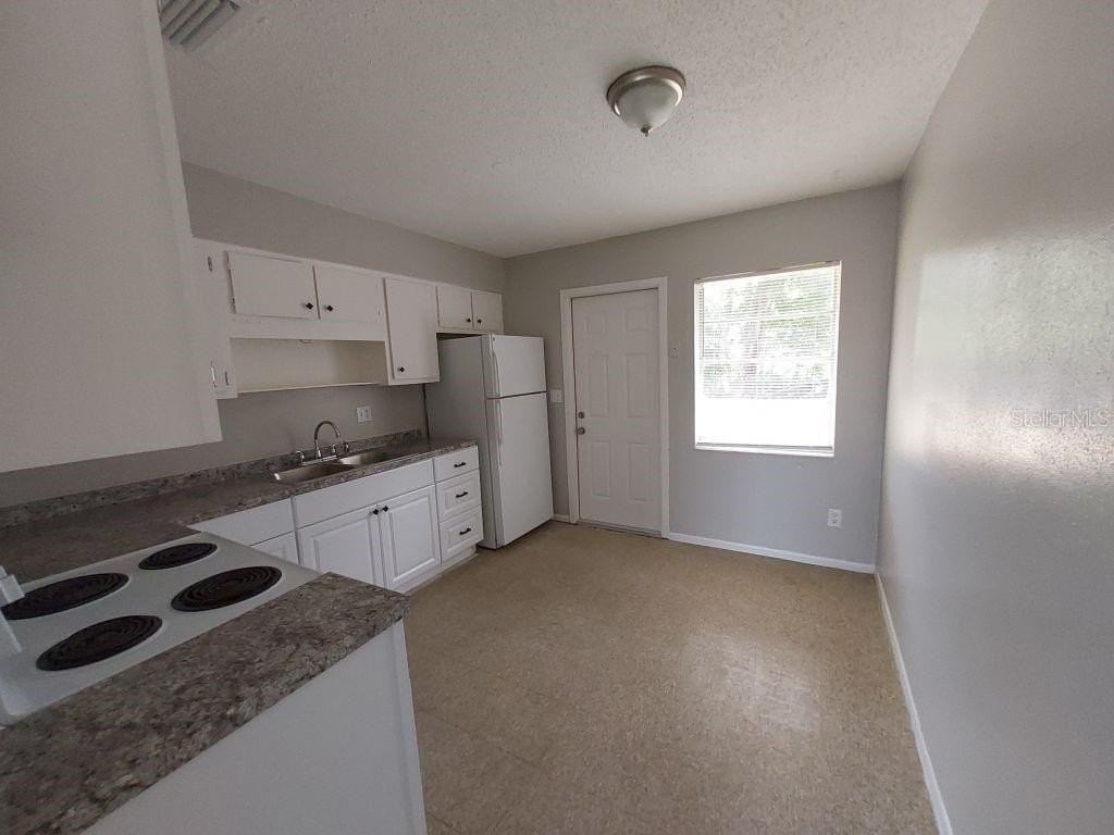 713 66th Ave W - Photo 4 of 14
