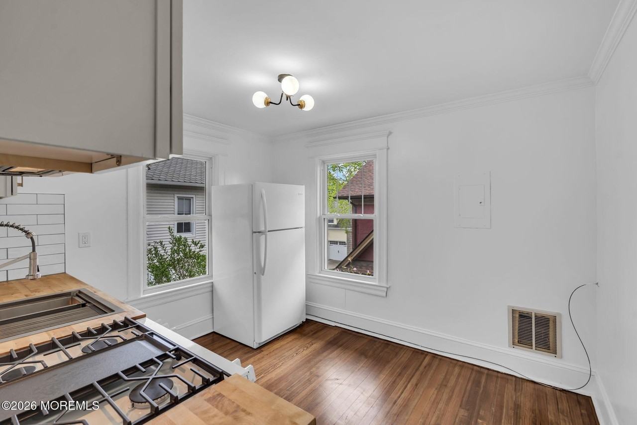 614 7th Ave #3 - Photo 6 of 12
