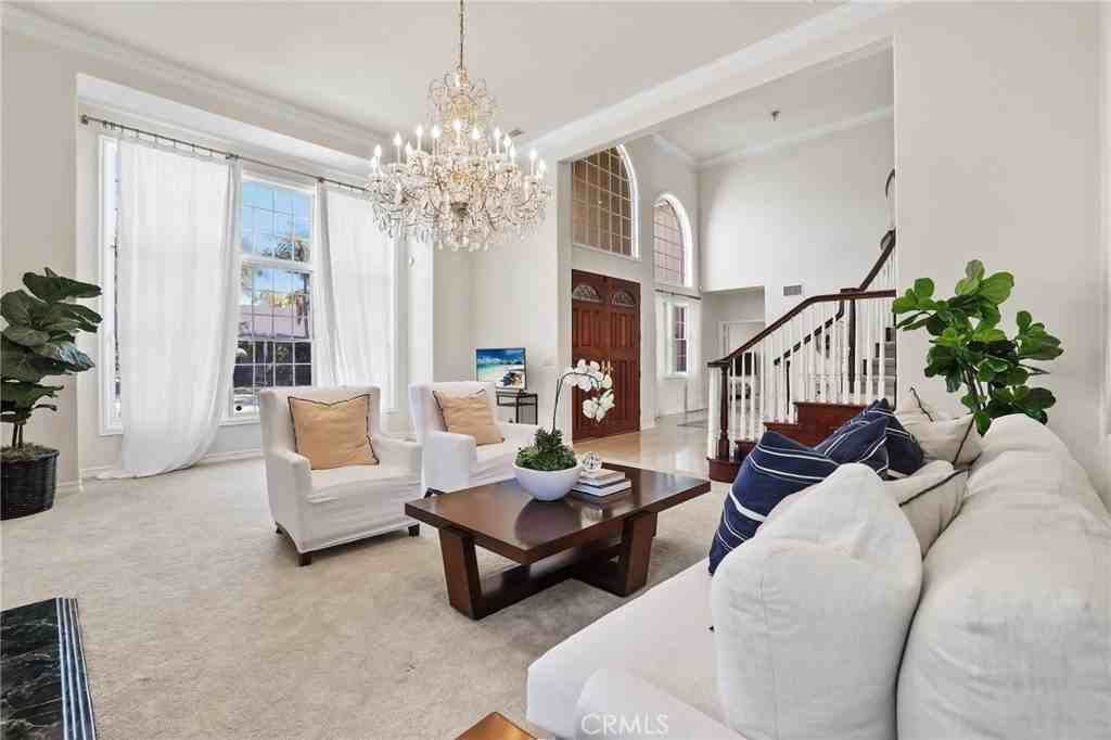 2821 Copa De Oro Dr - Photo 7 of 36
