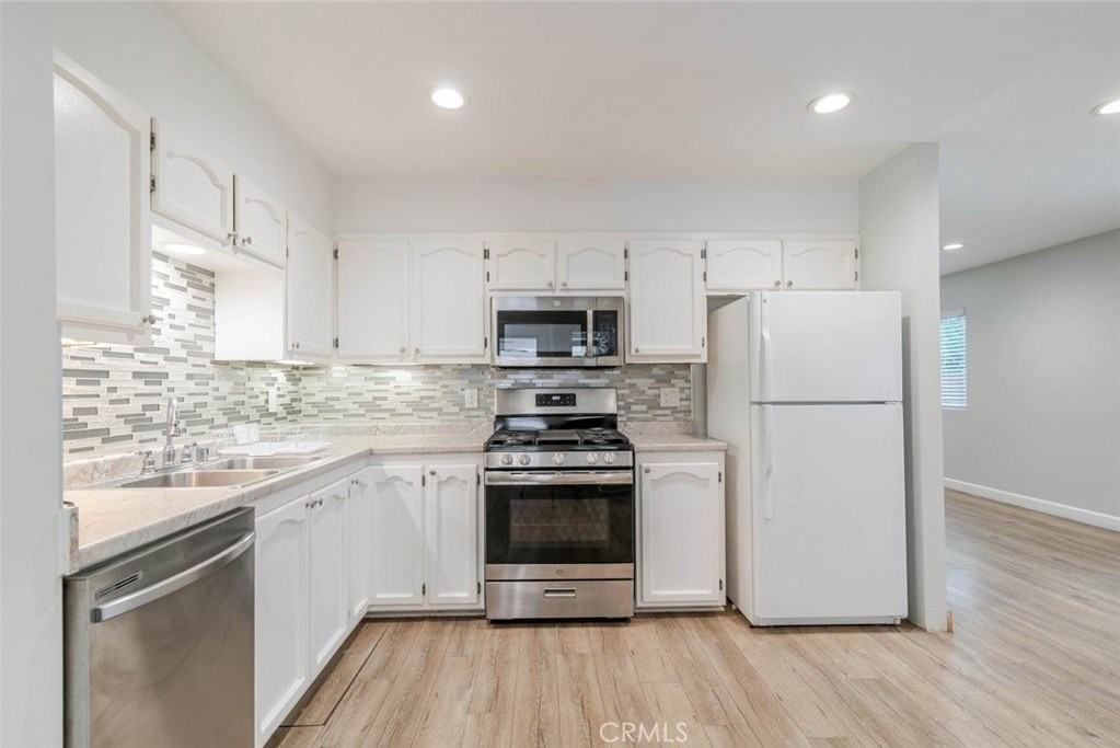 6539 Coldwater Canyon Ave - Photo 3 of 28