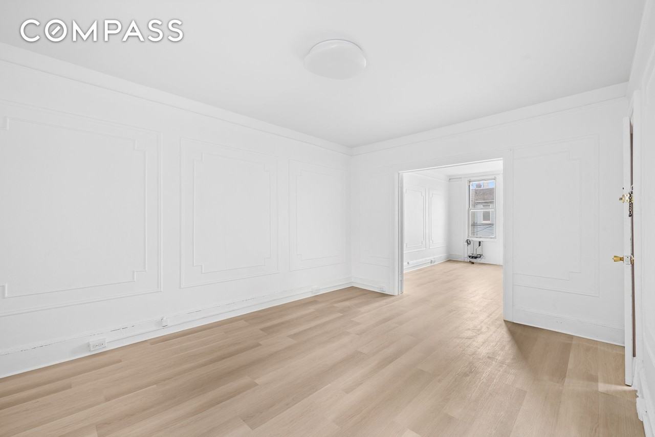 994 Hart St #2 - Photo 3 of 6