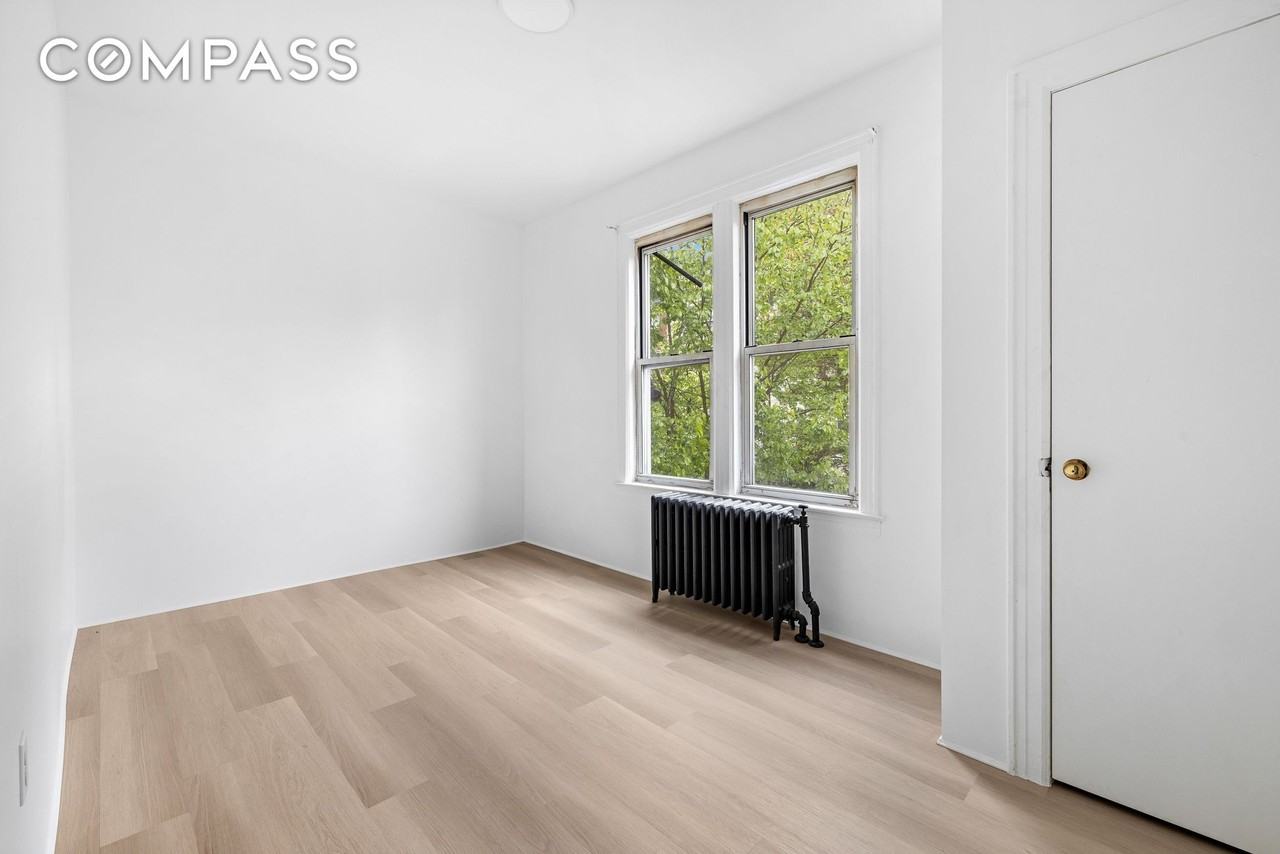 996 Hart St #2 - Photo 4 of 6