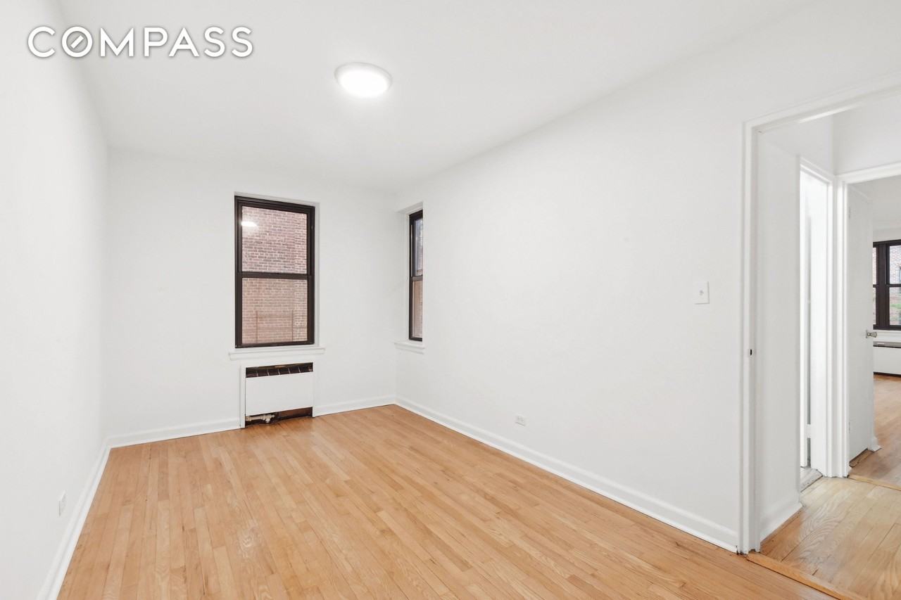 445 W 240th St #3A - Photo 4 of 8