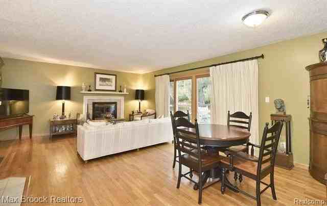 2687 Heathfield Rd - Photo 7 of 20