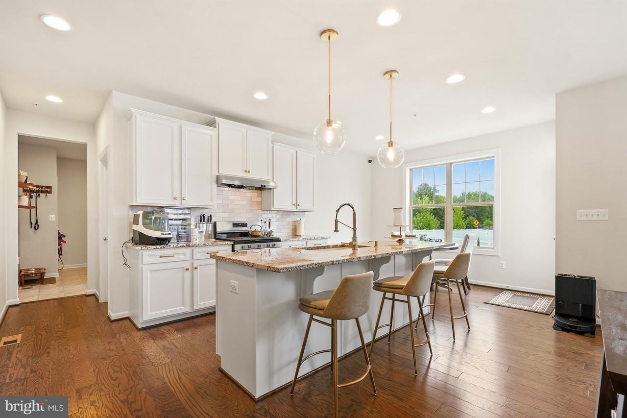 10800 Pitch Cir - Photo 7 of 27