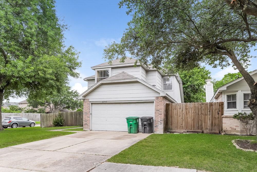 6042 Beaconridge Dr - Photo 3 of 25