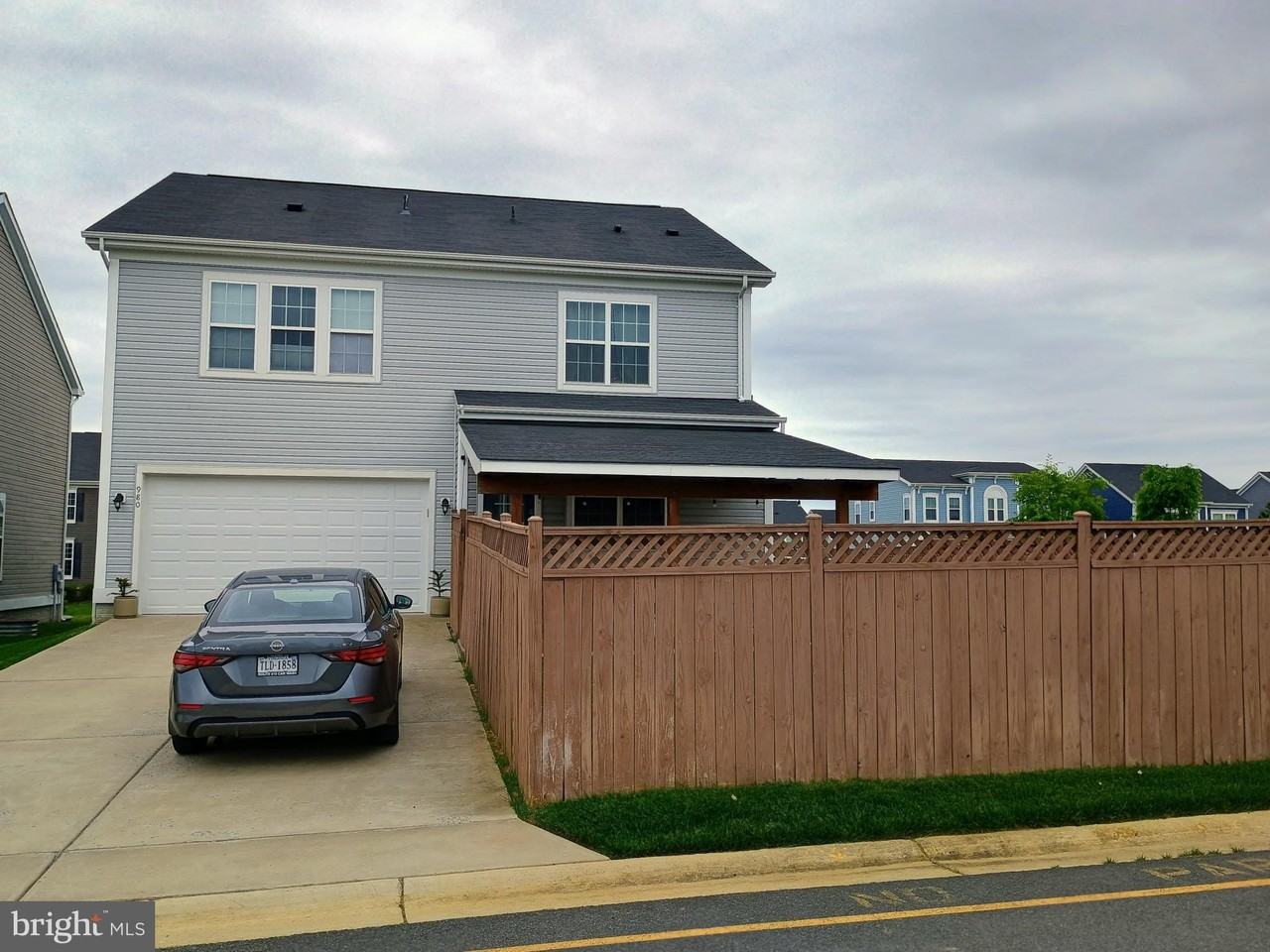 980 Basswood Dr - Photo 5 of 7