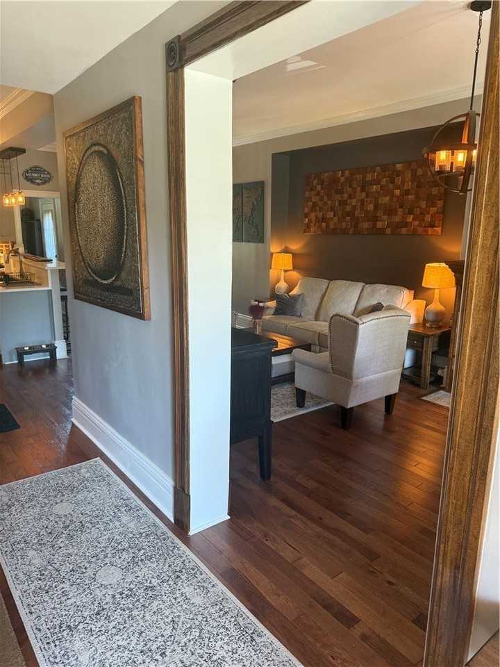 508 S Lang Ave - Photo 5 of 32