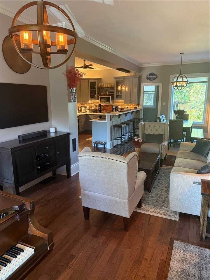508 S Lang Ave - Photo 6 of 32