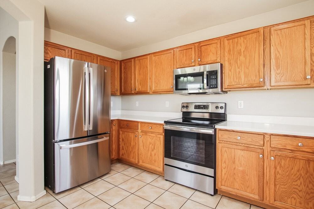 802 S 126th Ave - Photo 5 of 16