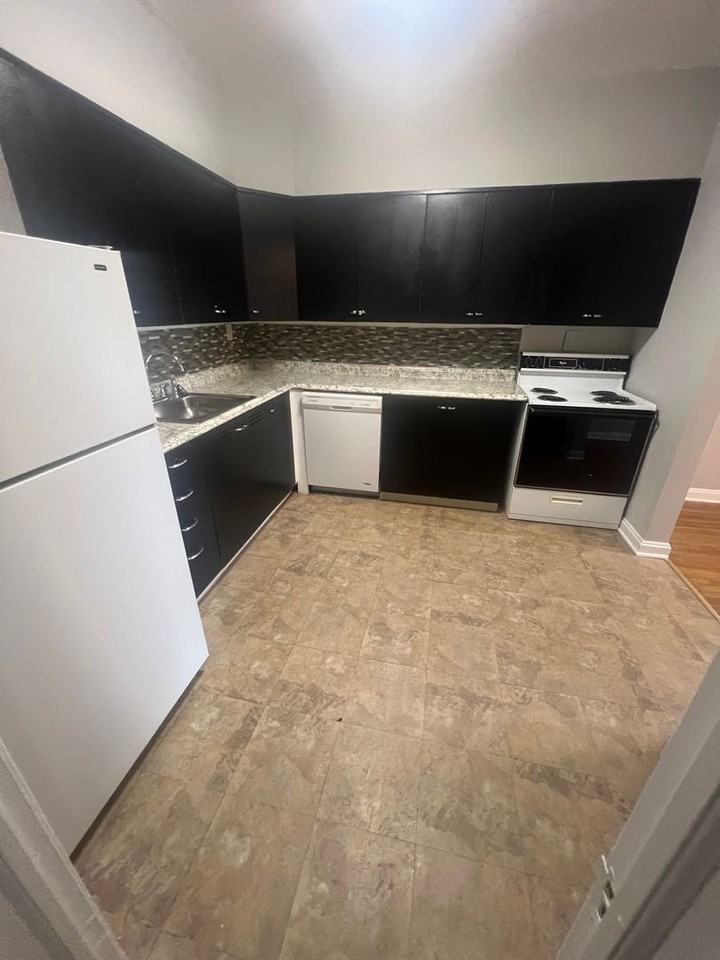 12021 Edgewater Drive - Photo 3 of 32