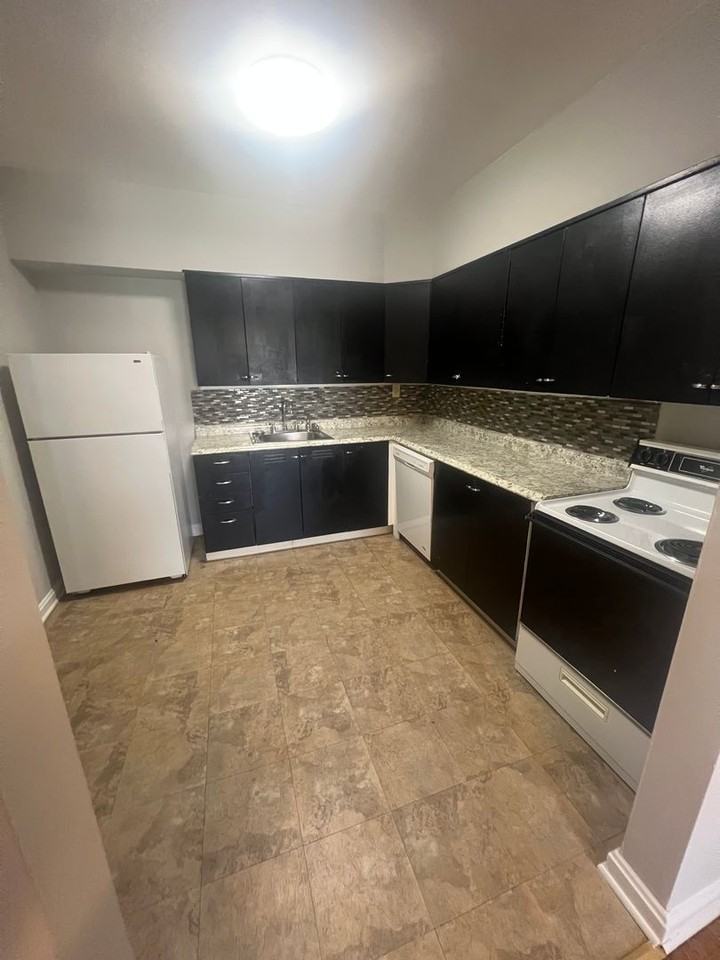 12021 Edgewater Drive - Photo 4 of 32