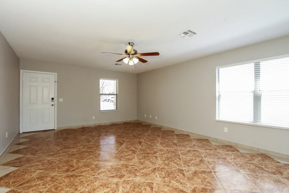 11807 W Ester Dr - Photo 3 of 16