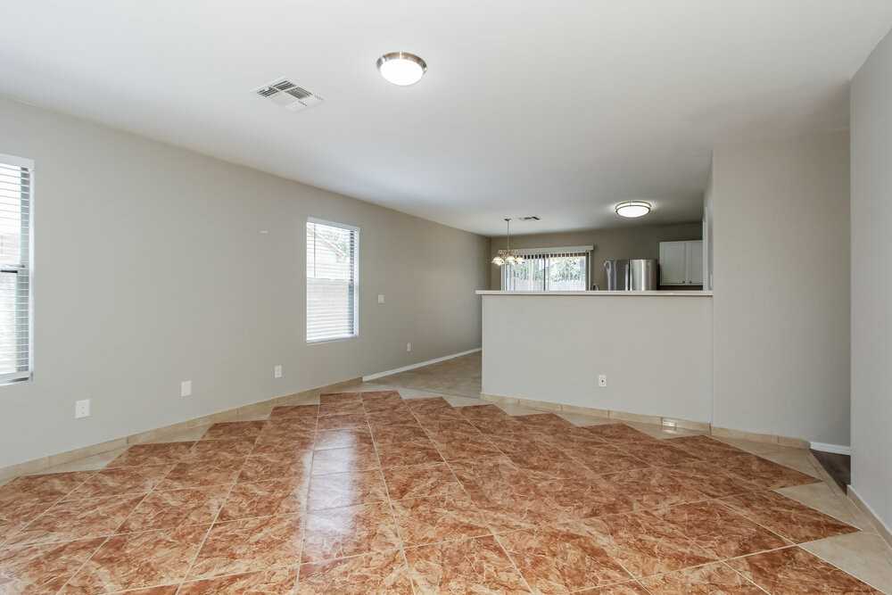11807 W Ester Dr - Photo 4 of 16
