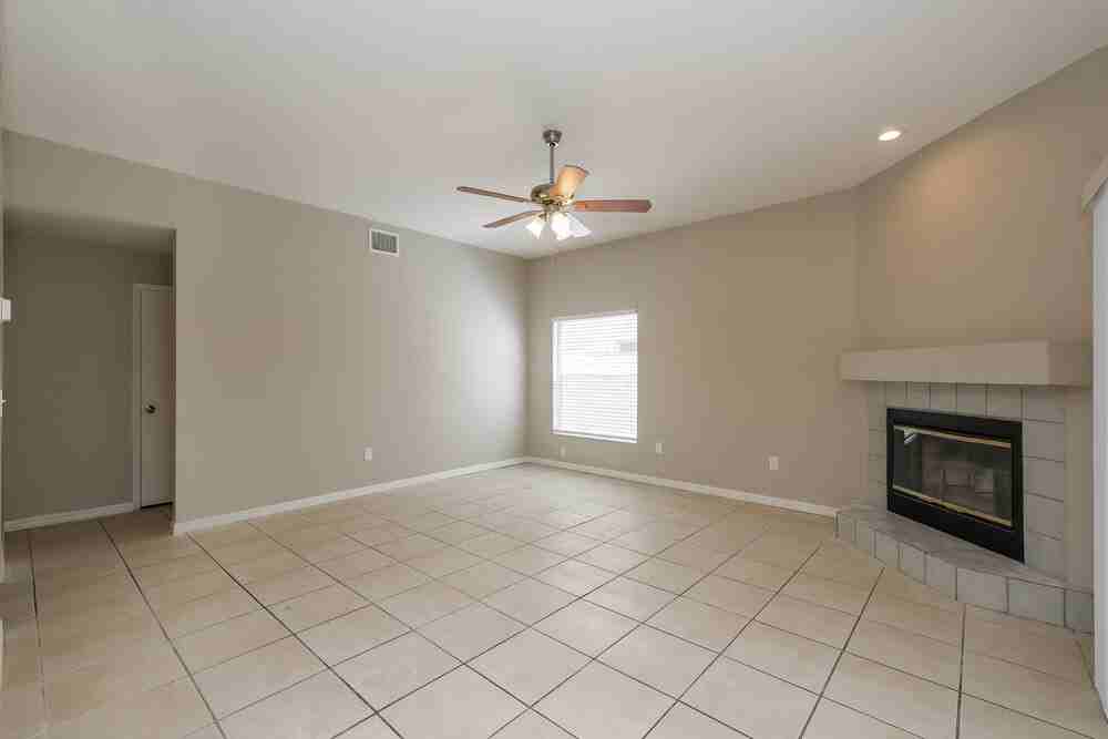 13423 Beechberry Dr - Photo 4 of 17