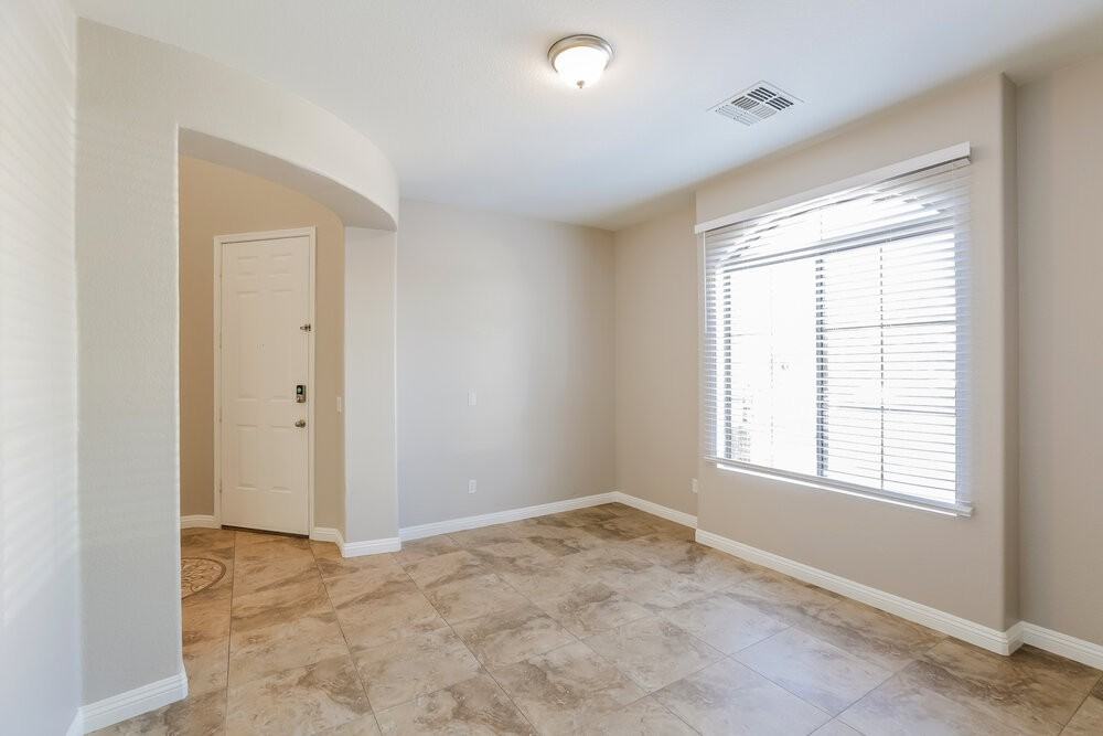 1613 W Saint Catherine Ave - Photo 4 of 17