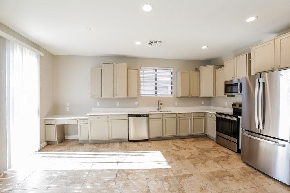 1613 W Saint Catherine Ave - Photo 6 of 17
