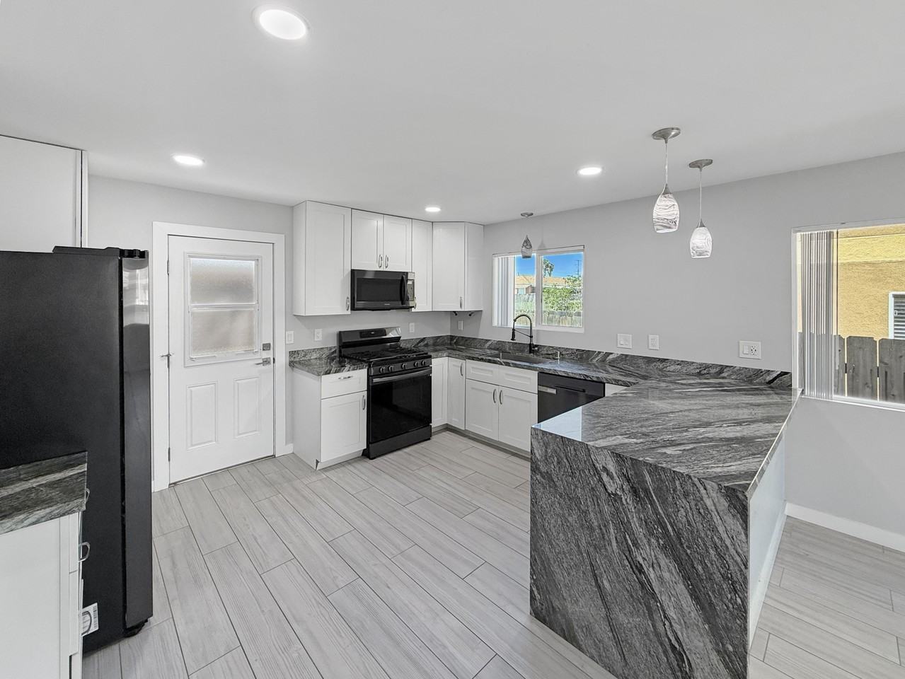 2452 E Ingersoll St #1 - Photo 6 of 13