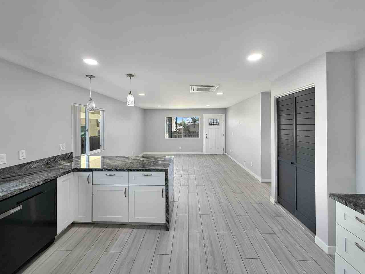 2452 E Ingersoll St #1 - Photo 7 of 13