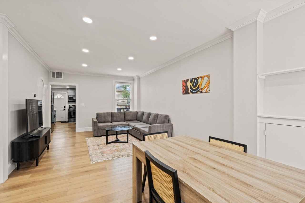 613 Harvard St Nw #1511067P - Photo 2 of 14