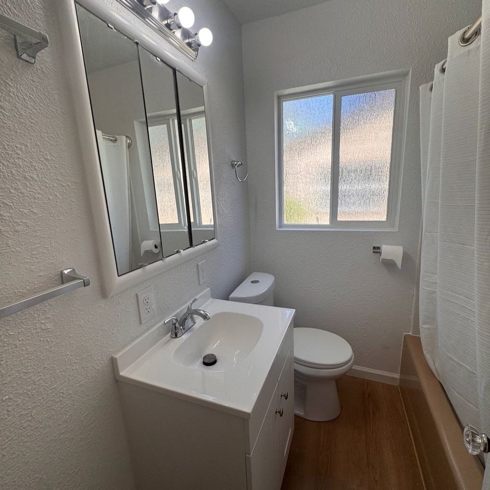 700 6th St - Photo 3 of 4