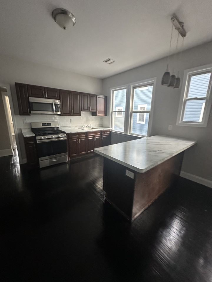 170 Union Ave #2R - Photo 6 of 16